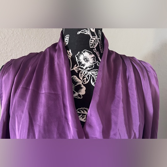 SHEIN pleated Satin Surplice Sleeveless tank Size L NWOT - Picture 3 of 9